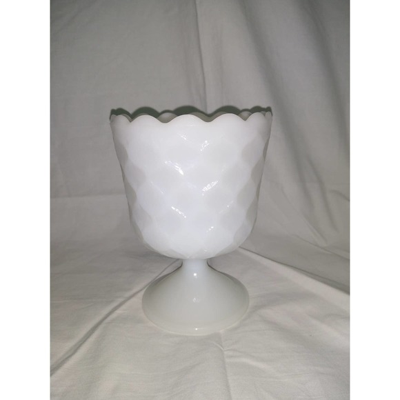 E.O Brody MJ-42 milk glass candy dish - Picture 1 of 4